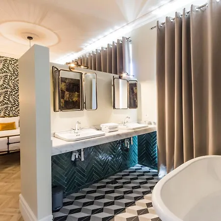 Santa Tecla - Safira Caminha