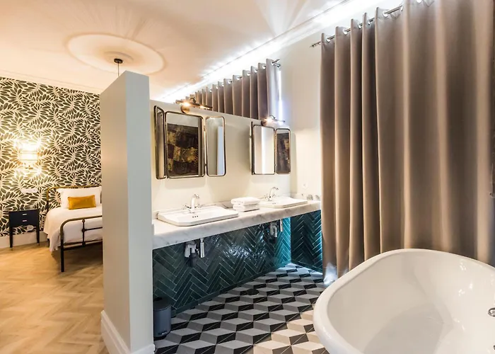 Santa Tecla - Safira كامينيا